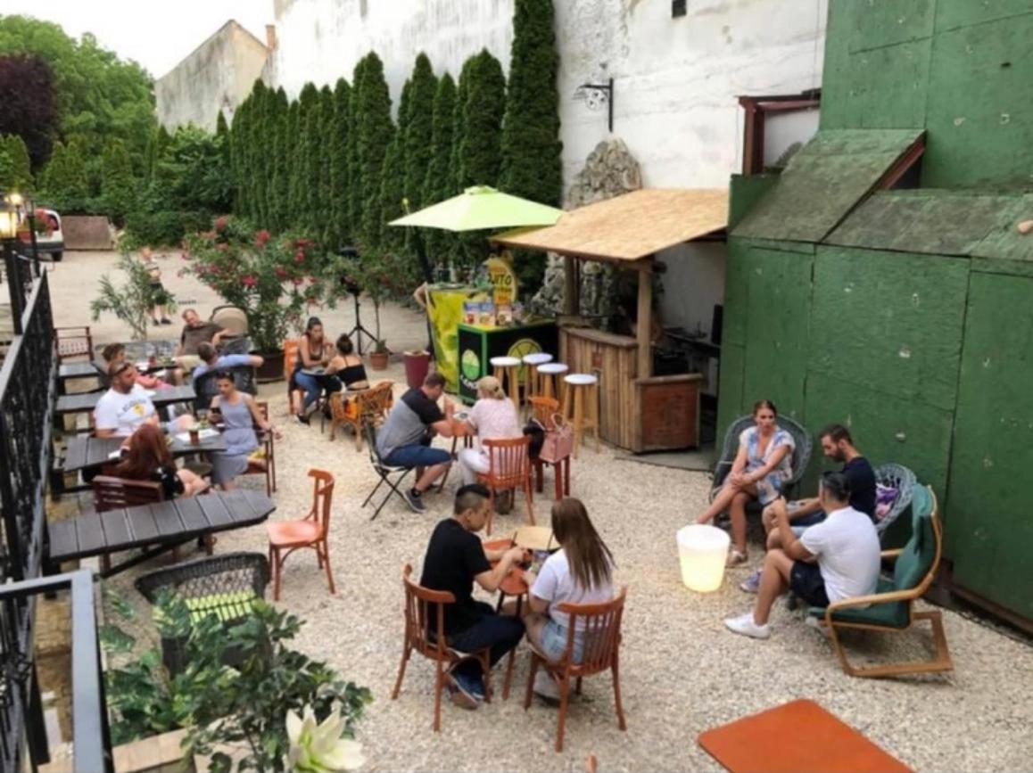 Centrum Wellness Hostel Debrecen Ngoại thất bức ảnh