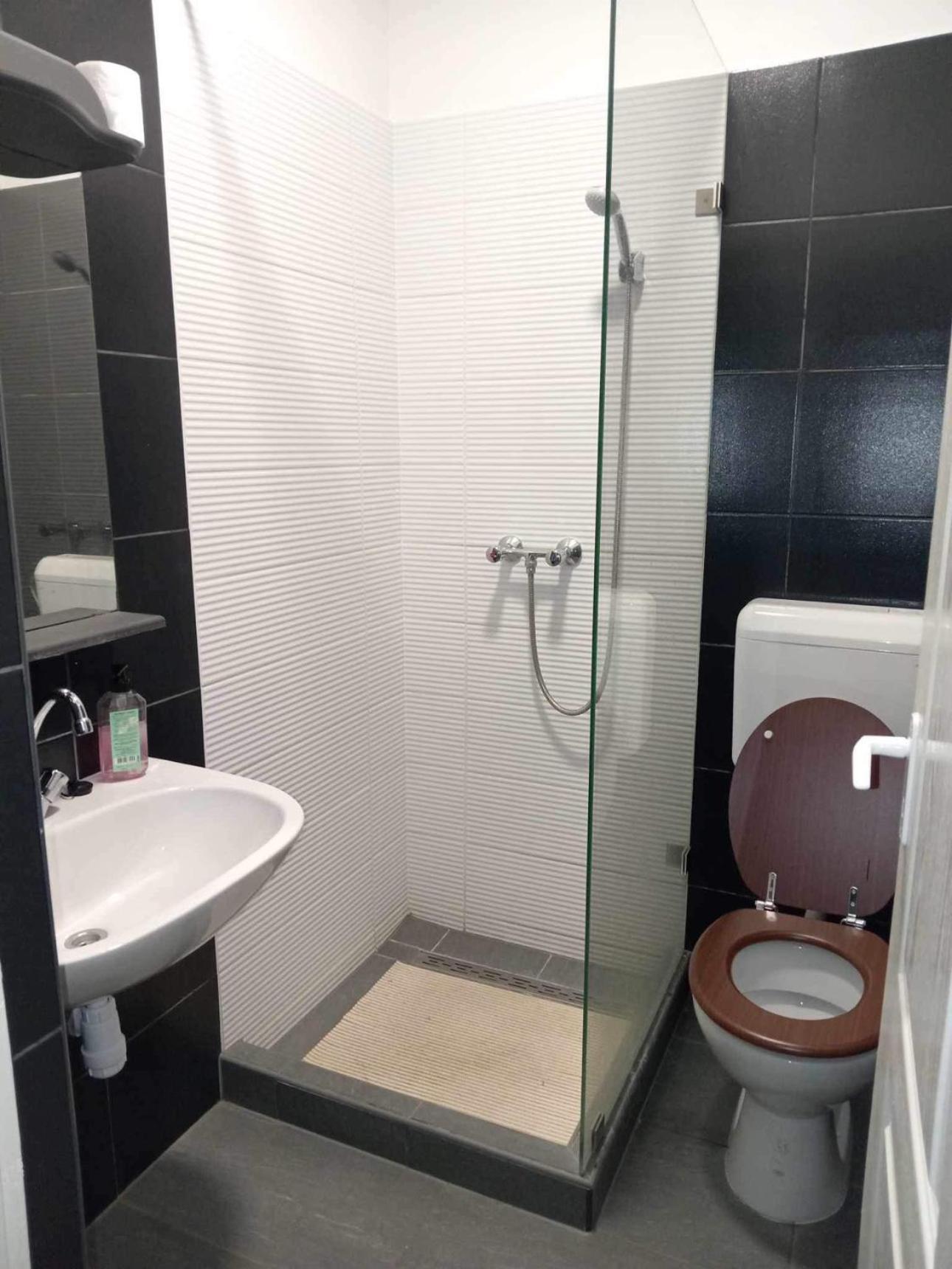 Centrum Wellness Hostel Debrecen Ngoại thất bức ảnh