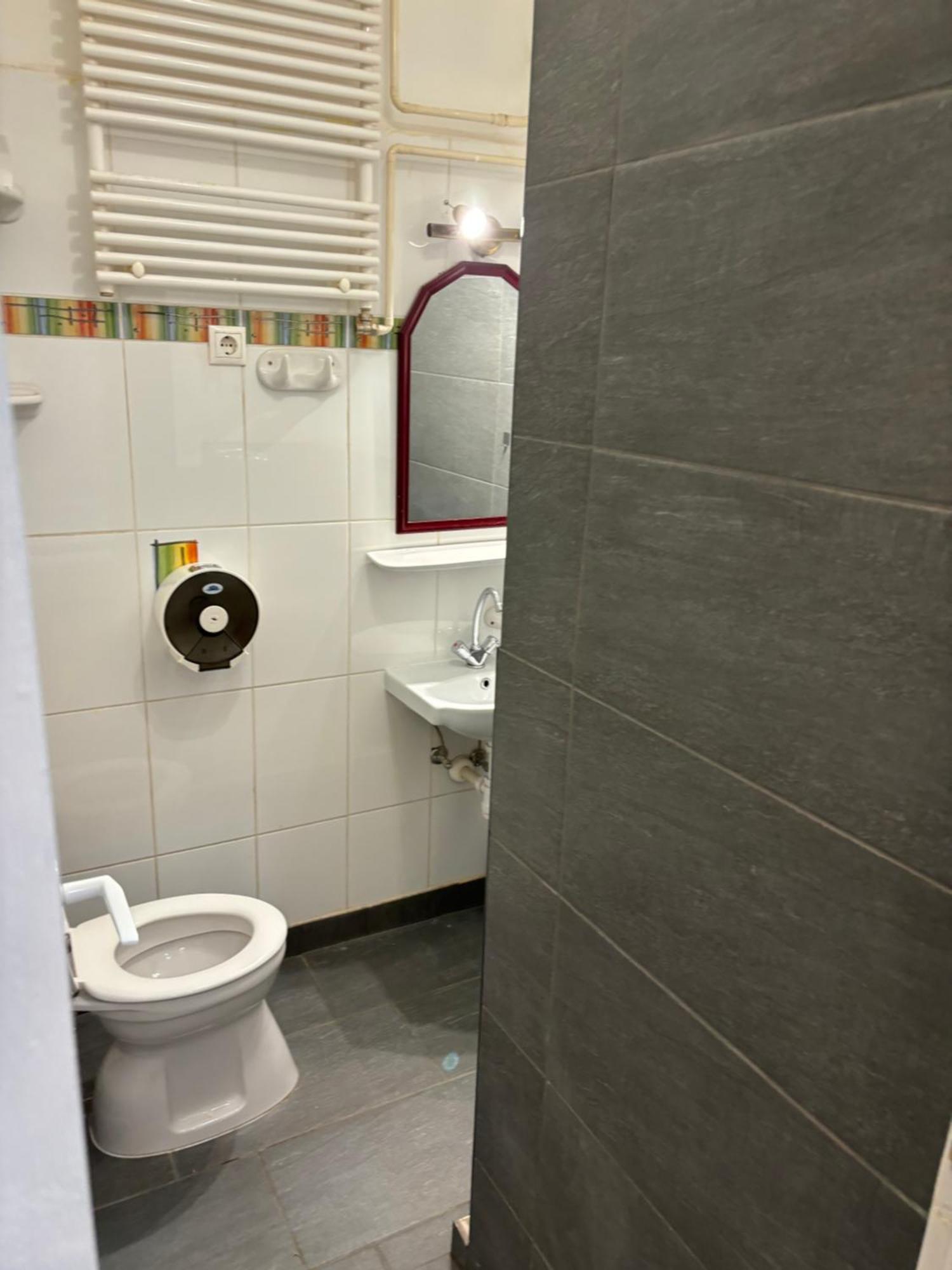 Centrum Wellness Hostel Debrecen Ngoại thất bức ảnh